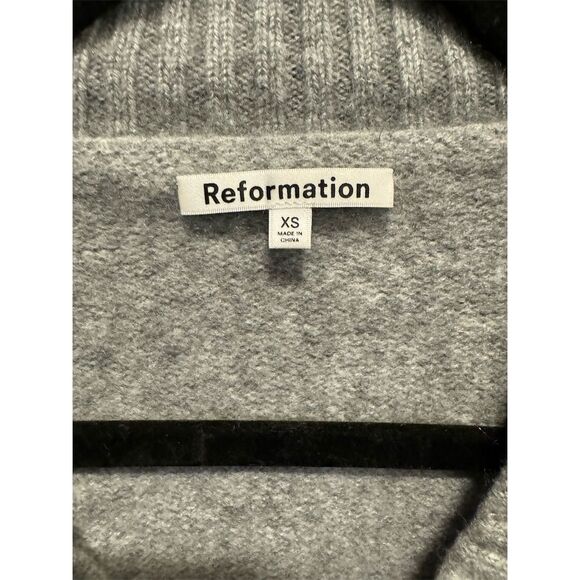 Reformation Women's Gray Cashmere V-Neck Pullover Sweater Long Sleeve - Picture 4 of 9